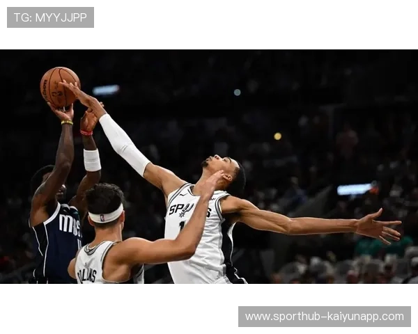 马刺防守效率联盟第三,文班亚马护框表现成二月战术基石。 马刺防守效率联盟第三,文班亚马护框表现成二月战术基石。